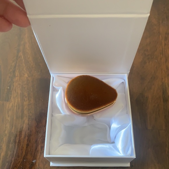 Eloise Mini Teardrop Brush - Picture 4 of 5